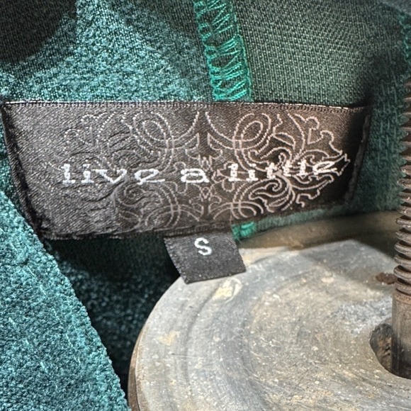 Live A Little Women's Small Teal‎ Suede Ruffle Gold Long Sleeve Button-Up Top - Picture 10 of 10